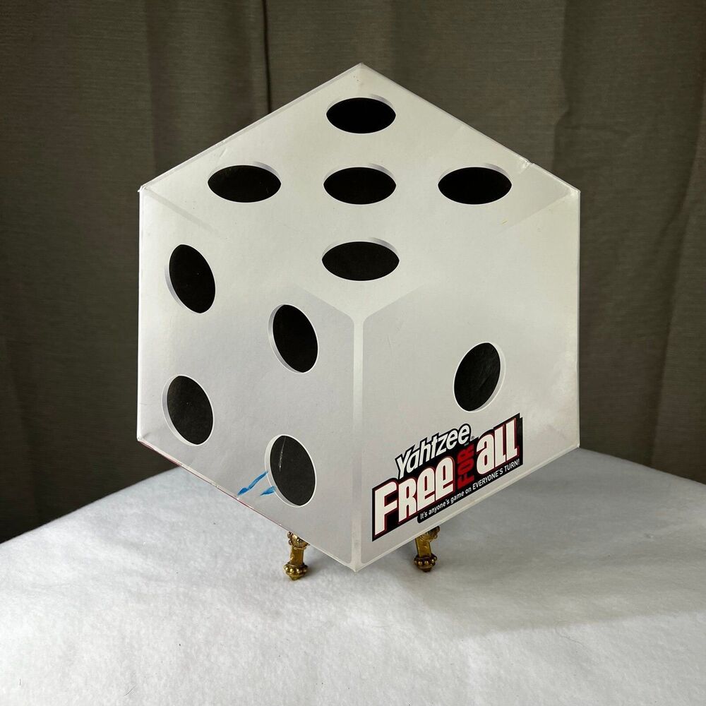 Yahtzee Free for All board game complete